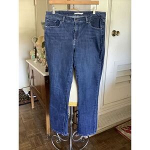 Levi's Woman's Classic‎ Straightjean Size 14